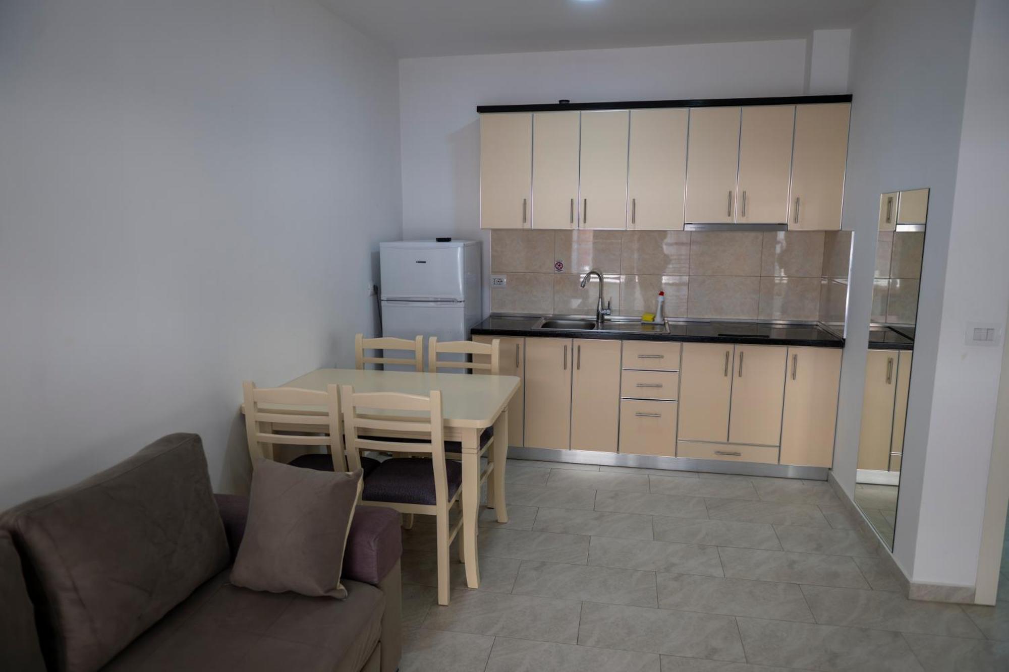 Roxhensi Apartamento Shëngjin
